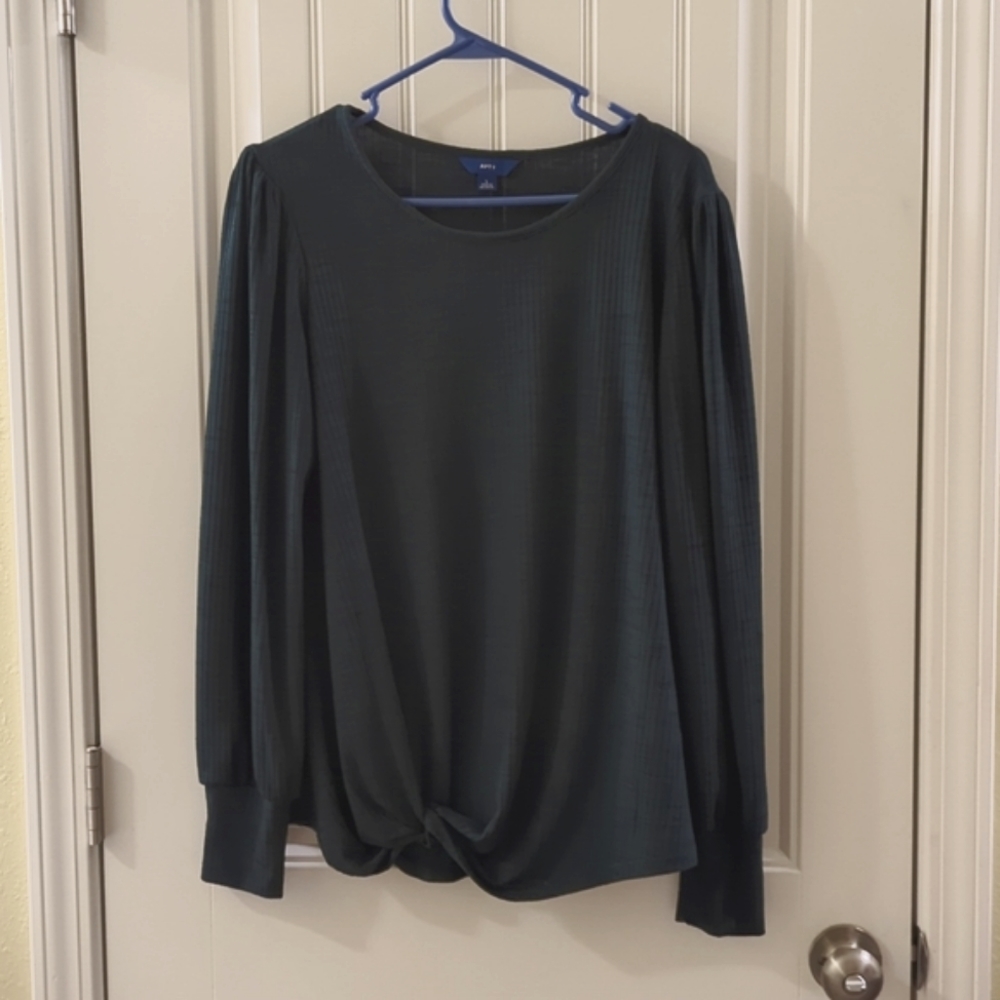 ⭐5/$25-Long sleeve shirt with twist
